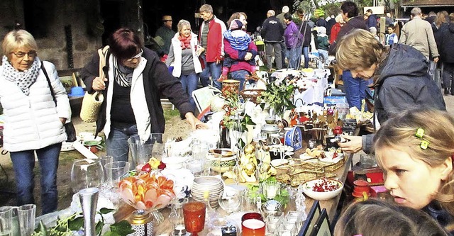 Zahlreiche Kufer und Anbieter gaben s...z-Hof ein unterhaltsames Stelldichein.  | Foto: Reiner Merz