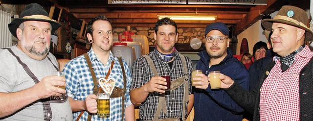 Trotzen dem Wetter: Besucher beim Herbstfest der Rhy Waggis   | Foto: Sedlak