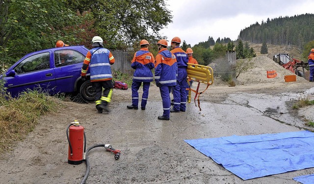 Die Aufgabe fr die Feuerwehrjugend: D...rson musste schonend gerettet werden.   | Foto: Ulrike Spiegelhalter