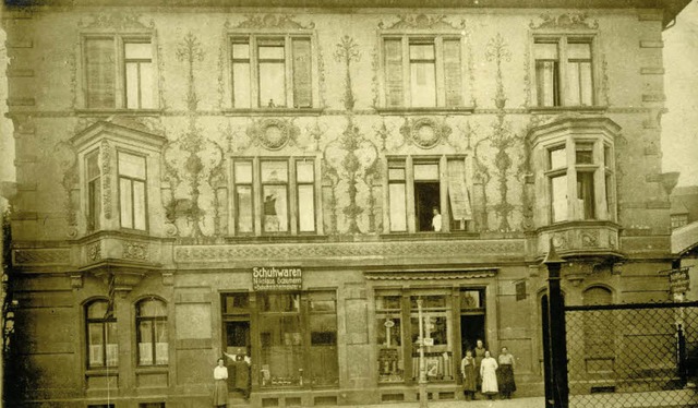 Die Schauseite des Doppelhauses Basler...13 und 15 auf einer Ansicht von 1920.   | Foto: Archiv Manfred Gallo