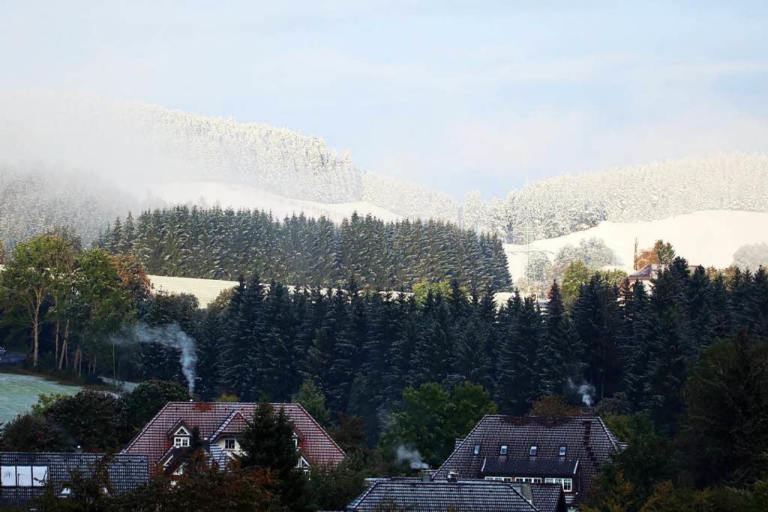 Wintereinbruch im Hochschwarzwald. Am ...mit Blick in Richtung Heiligenbrunnen.  | Foto: Joachim Hahne 