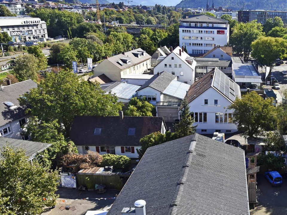 Das Kulturareal zwischen Zubringer-Mit... Strae 25 (Bildmitte oben) einziehen.  | Foto: Michael Bamberger
