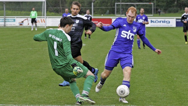 Den Gegner bereits im Spielaufbau gest...er Moritz Silbereis und Marius Mller.  | Foto: Michael Neubert