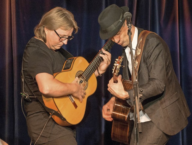 Leidenschaft an der Gitarre: Roland Pa...as Waer im Ettenheimer Kulturkeller.   | Foto: Olaf Michel