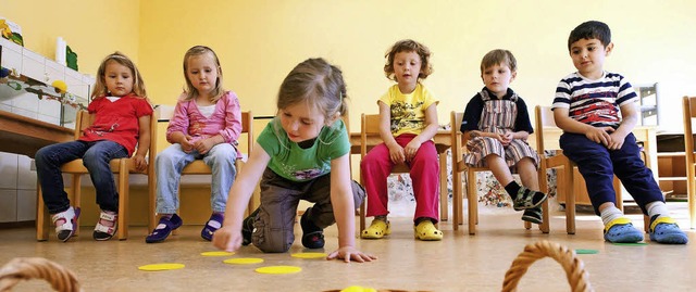 Die Betreuung fr Kinder, die immer j...Haushaltsjahr und auch mittelfristig.   | Foto: Michael Reichel/dpa