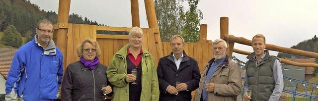 Die &#8222;Offiziellen&#8220; freuten ...as Koger von der Planungsfirma Senger.  | Foto: Rolf-Dieter Kanmacher