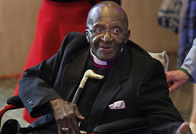Der Krebs hat ihn in den Rollstuhl gez...r nicht gebrochen &#8211; Desmond Tutu  | Foto: dpa