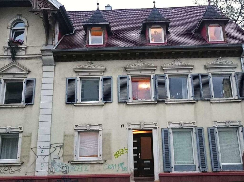 Das Haus vor der Malaktion des Graffiti-Knstlers.  | Foto: Tom Brane