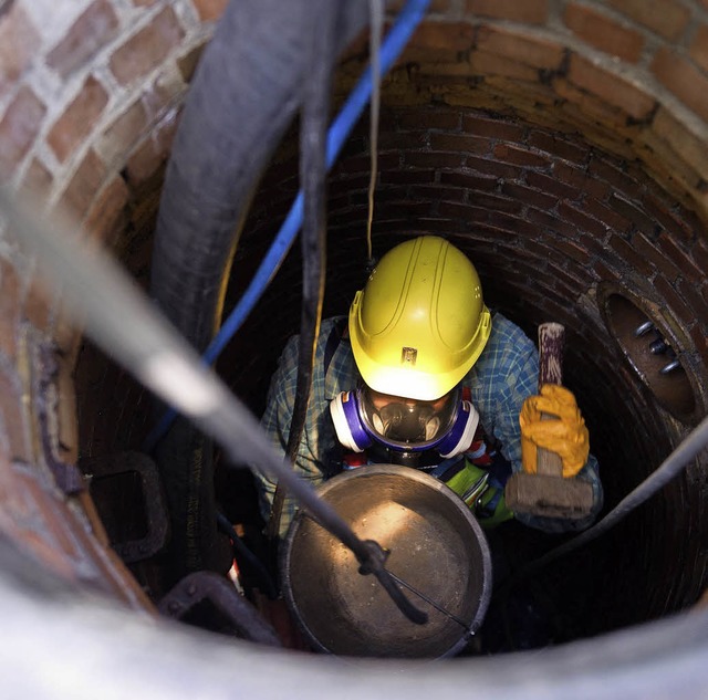 Die Abwasserbeseitigung in Herbolzheim... Das beschloss jetzt der Gemeinderat.   | Foto: dpa