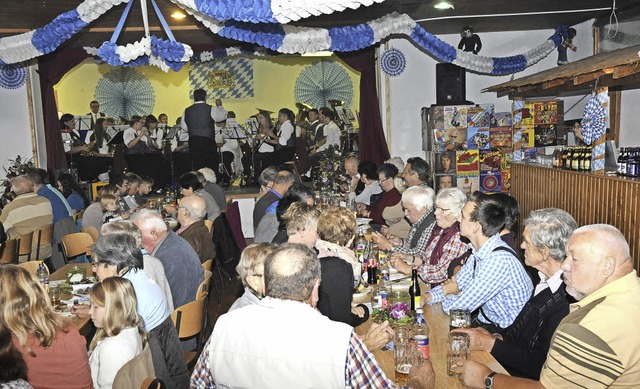 Die Trachtenkapelle Brenden mit ihrem ...en das Frhschoppenkonzert am Sonntag.  | Foto: Dietmar Noeske