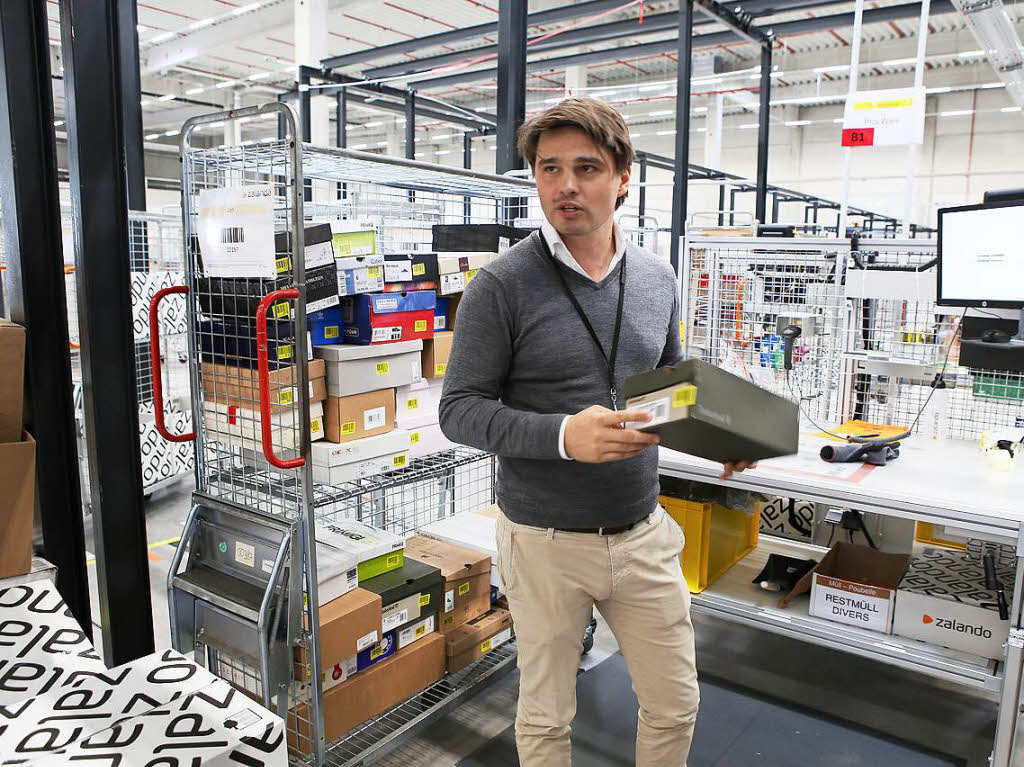 Simon Straub kennt im neuen Zalando-Zentrallager fast jeden Schuhkarton.