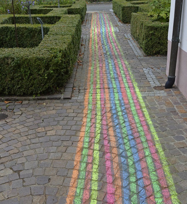 Farbige Linien ziehen sich durch die S... ist vielen Passanten gar nicht klar.   | Foto: Adrian Steineck