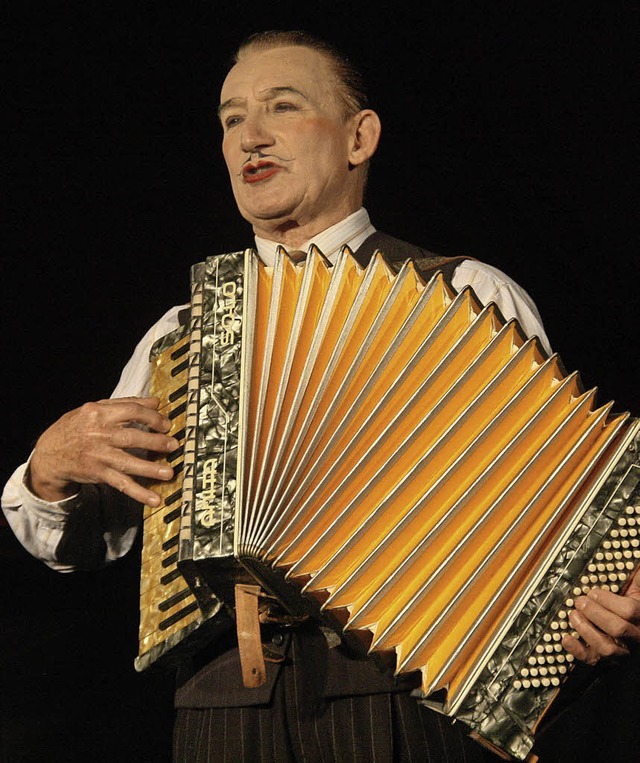 Der Entertainer Robert Kreis lie im S... bewegtes Bhnenleben Revue passieren.  | Foto: Ute Wehrle