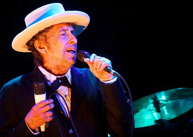 Bob Dylan bei einem Auftritt 2012 beim Benicassim-Festival in Spanien.  | Foto: dpa