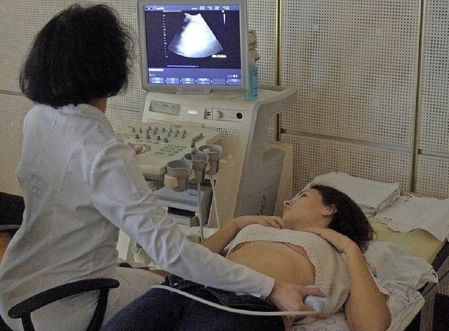 Das Ultraschallgert  gehrt zu den vi... die Kinderhilfe Kihev ermglicht hat.  | Foto: HARMS
