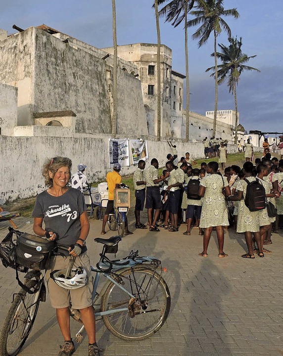 Dorothee Fleck radelt wieder &#8211; hier ist sie in Elmina in Ghana angekommen.  | Foto: Dorothee Fleck