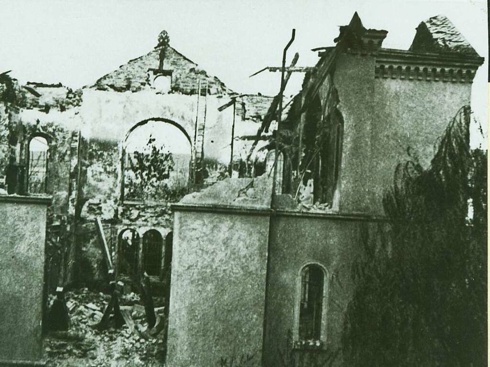 Das jüdische Gebetshaus, nachdem Natio...ckt hatten. Danach wurde es gesprengt.  | Foto: Stadtarchiv