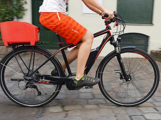 Zusammensto zwischen Pkw und Fahrrad in Lrrach (Symbolbild)  | Foto: dpa