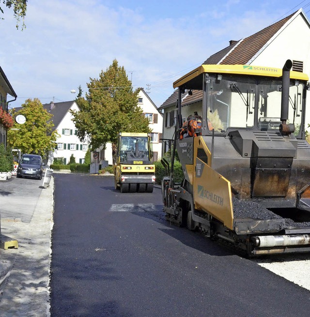 Die Bauarbeiten in der Groen Gass (un...n Landwirten fr Verrgerung gesorgt.   | Foto: Senf