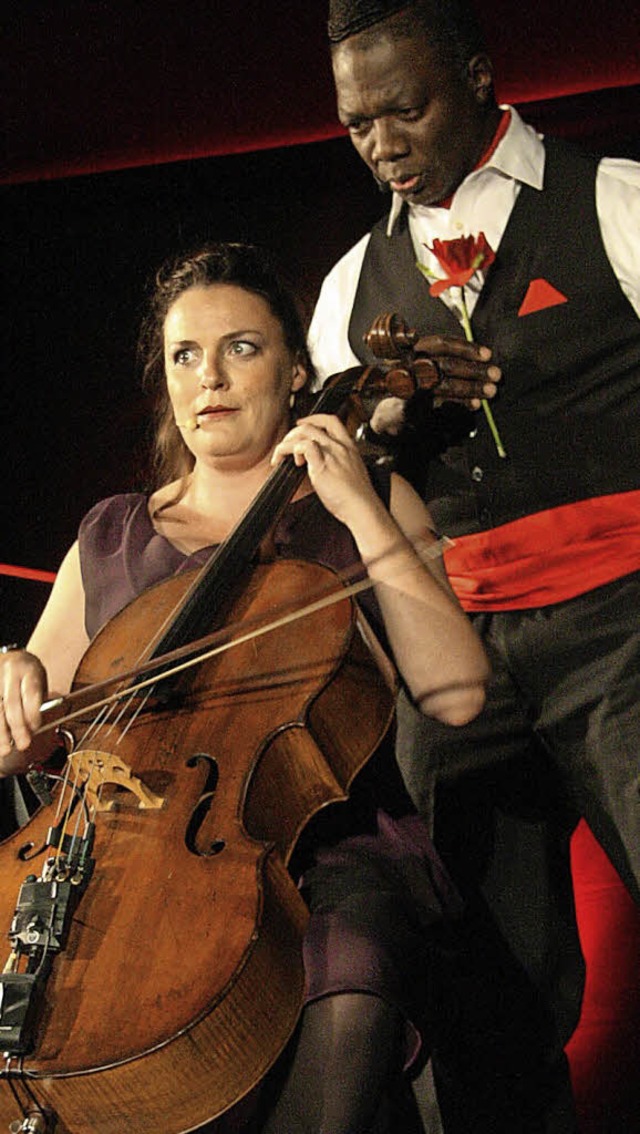 Das Musiker-Duo Carrington &amp; Brown bei ihrem Auftritt im Spiegelzelt.  | Foto: Hans Jrgen Kugler