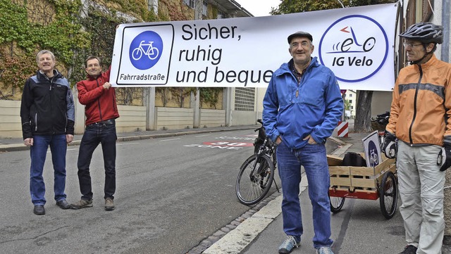 Die  IG Velo   (von links  Hartmut Web...eilen einer Fahrradstrae berzeugen.   | Foto: Jochen Fillisch