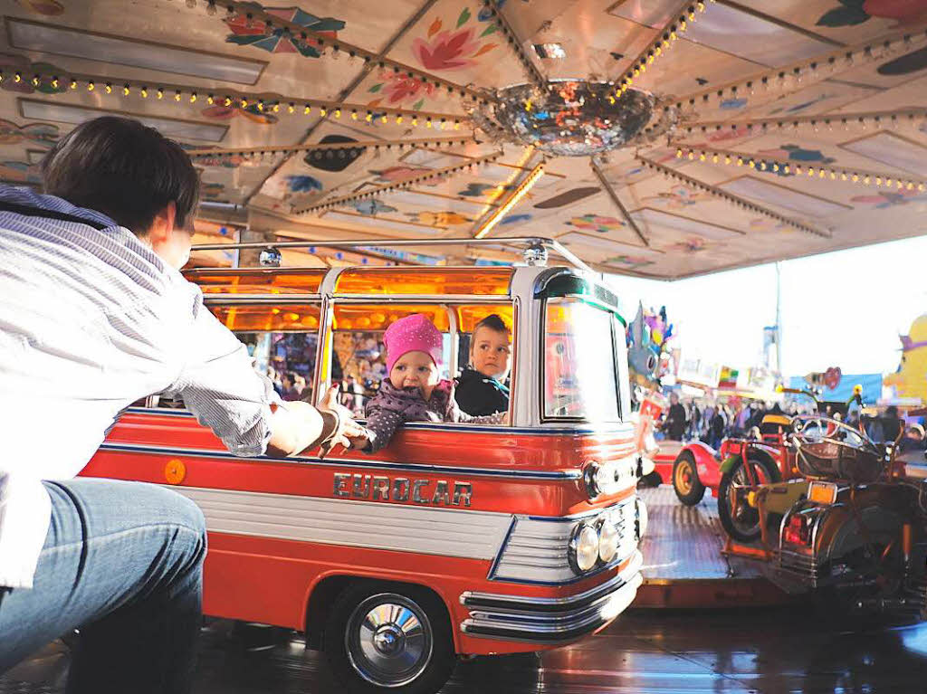 Ob klein oder gro, fr jeden ist etwas auf der Freiburger Herbstmess' dabei. Ob im Kettenkarussel, Autoscooter oder bei einer Ma Bier im Oktoberfest-Zelt.