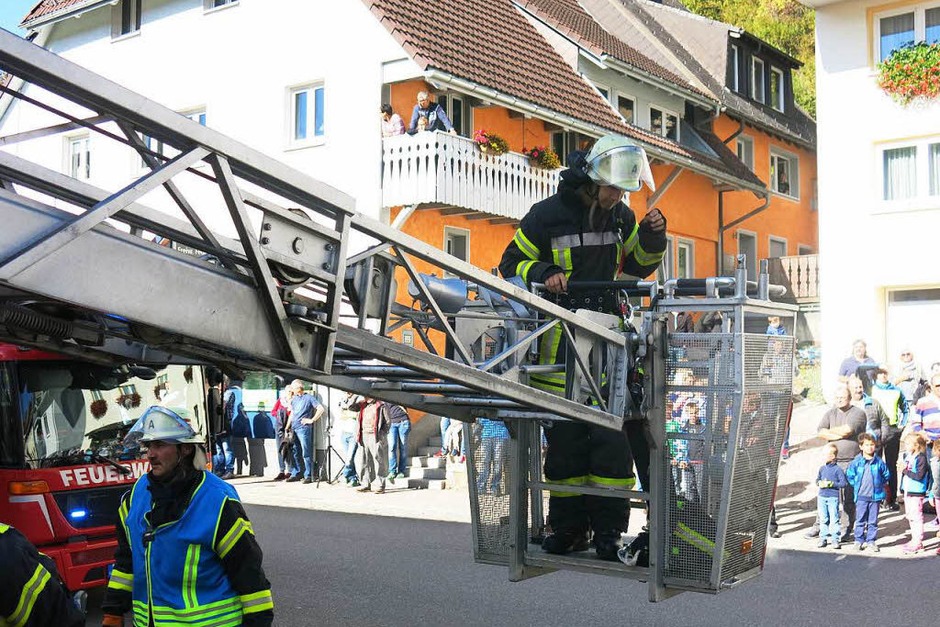 Feuerwehren aus der ganzen Region nahmen an der Chilbiprobe in Bonndorf teil. (Foto: Erhard Morath) Feuerwehren aus der ganzen Region nahmen an der Chilbiprobe in Bonndorf teil. (Foto: Erhard Morath)