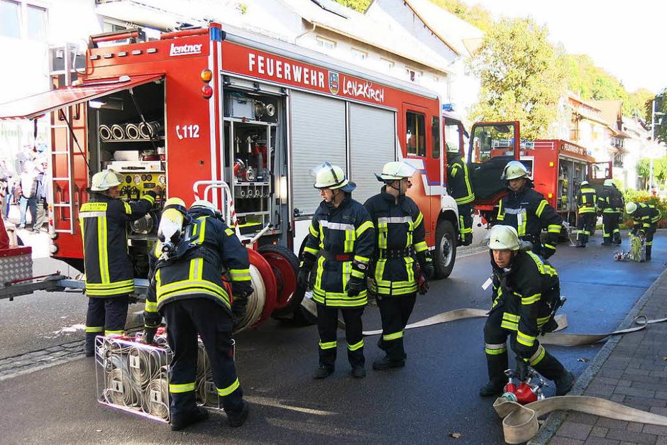 Feuerwehren aus der ganzen Region nahmen an der Chilbiprobe in Bonndorf teil. (Foto: Erhard Morath) Feuerwehren aus der ganzen Region nahmen an der Chilbiprobe in Bonndorf teil. (Foto: Erhard Morath)