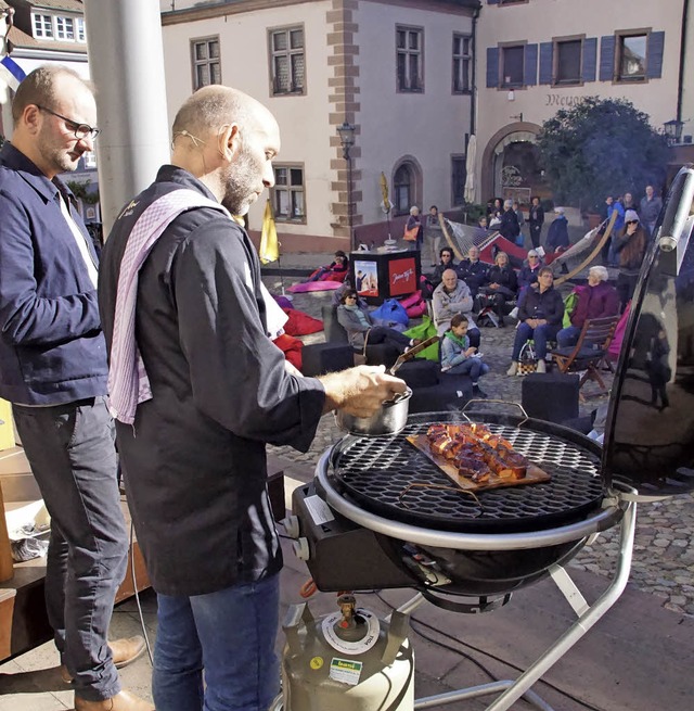 &#8222;Thrill am Grill&#8220;: Sternek...uf dem Endinger Marktoplatz in Aktion   | Foto: Ilona Hge