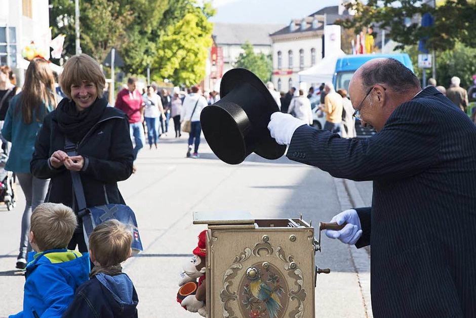 Tausende Besucher drängten sich durch die Müllheimer Innenstadt. (Foto: Volker Münch) Tausende Besucher drängten sich durch die Müllheimer Innenstadt. (Foto: Volker Münch)