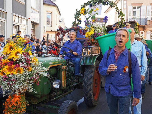 Bunt geschmckt waren die Erntewagen a...ittag beim Herbstausklang in Ihringen.  | Foto: Julius Wilhelm Steckmeister