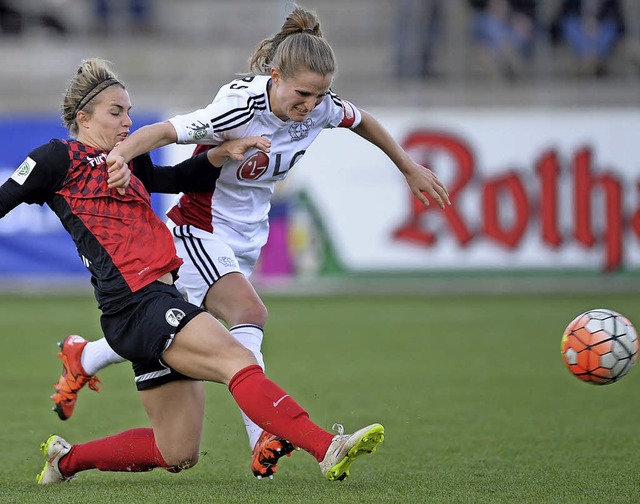 Sandra Starke (links) traf fr den SC zweimal in Gladbach.    | Foto: Seeger