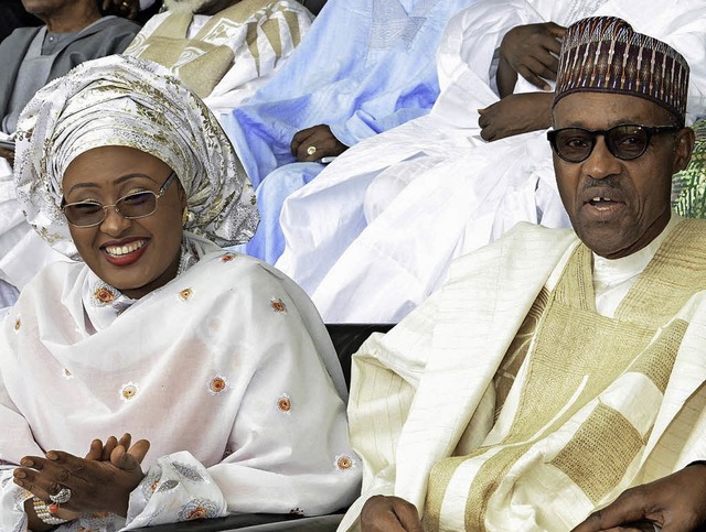 Da hatten sie noch gut lachen &#8211; Aisha und Muhammadu Buhari.   | Foto: dpa