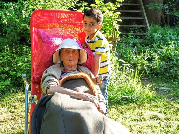 Nina Thmmes: Der Begleittext zu diesem Foto lautet: "Youssef bei Omas Geburtstag in Wiechs".