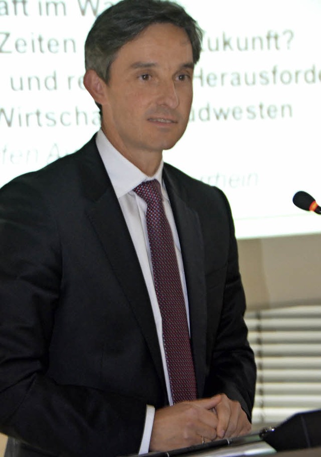 IHK-Prsident Steffen Auer sprach beim 17. Wirtschaftsbankett im Rathaus.  | Foto: Gerhard Walser