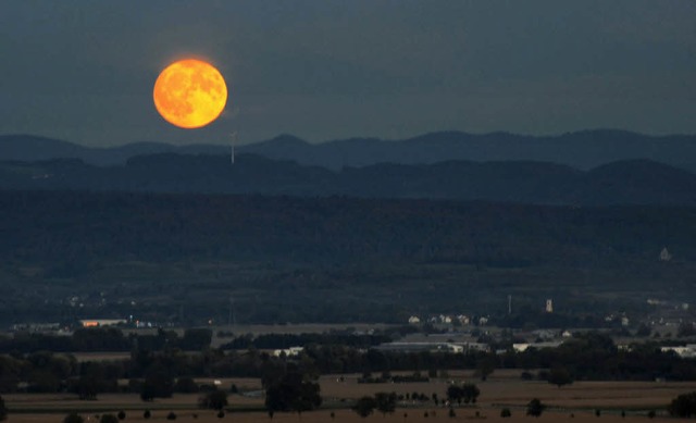 Breisgau-Kaiserstuhl. Die Sonne hat  s...cht ber den Kaiserstuhl und Breisgau.  | Foto: Roland Vitt