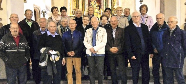 Feiern gemeinsam mit Pfarrer Josef Haag (Dritter von links)    | Foto: privat