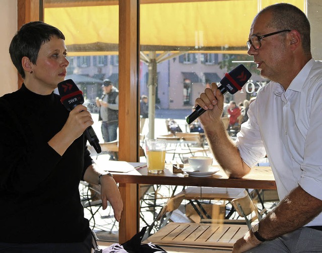 Schriftsteller Martin Glich im Gesprch mit Moderatorin Claudia Gabler   | Foto: Bartsch