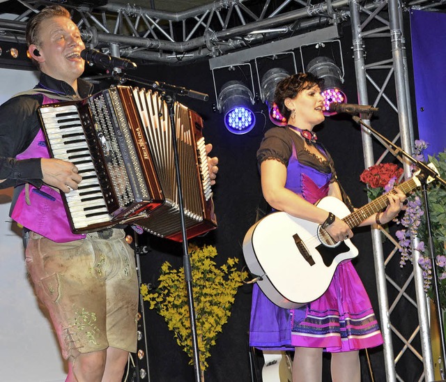 Lieen die Herzen von Volksmusikfans h... und Rita Schlechter aus dem Zillertal  | Foto: Danielle Hirschberger