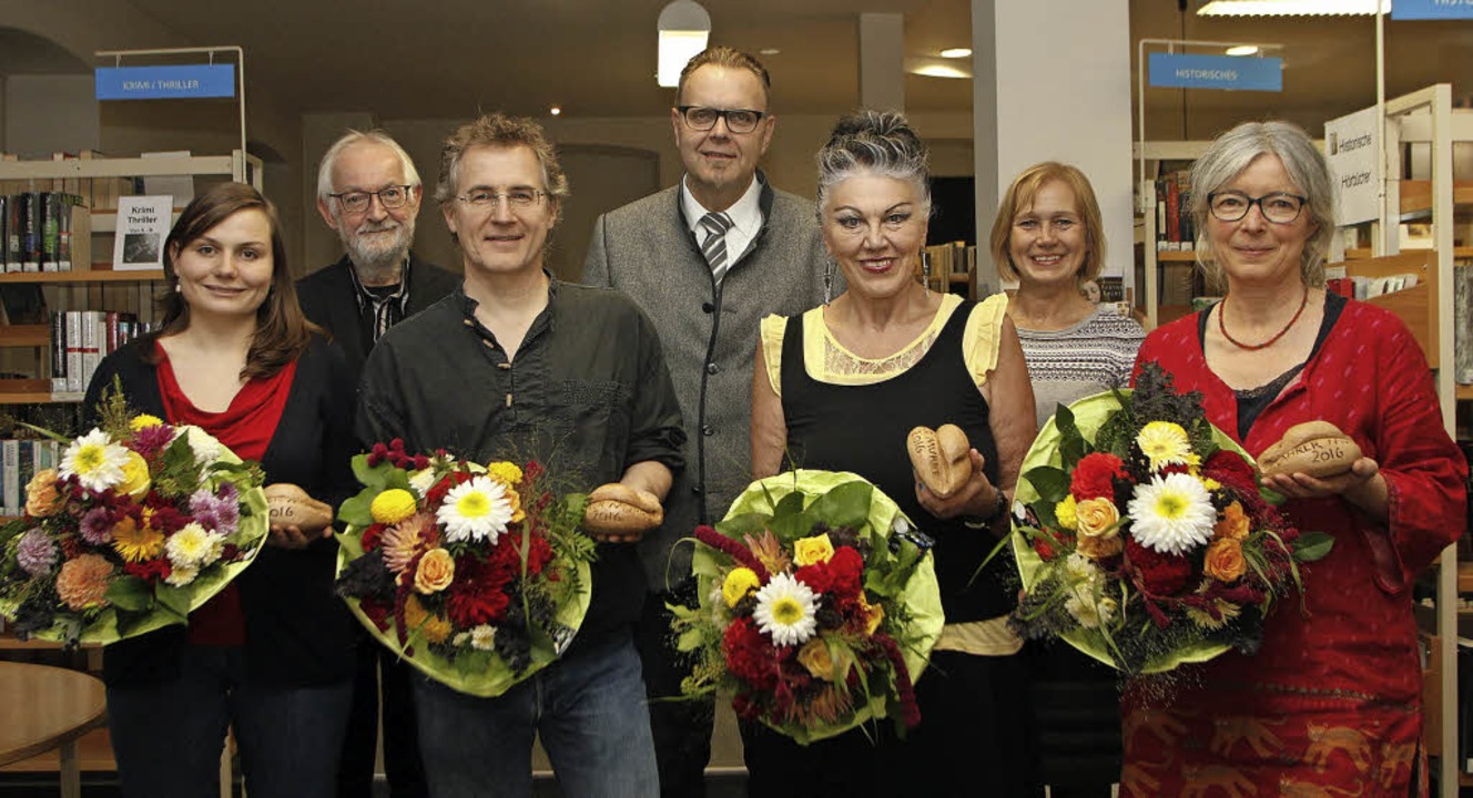 Preisverleihung (von links):  Kathrin ...athek und  Anette Zirlewagen-Burzlaff   | Foto: Heidi Fössel