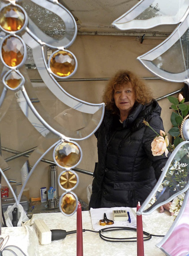Filigan: Rosmarie Schulze prsentiert ihre Glaskunst auf dem Tpfermarkt.   | Foto: Schleinzer-Bilal