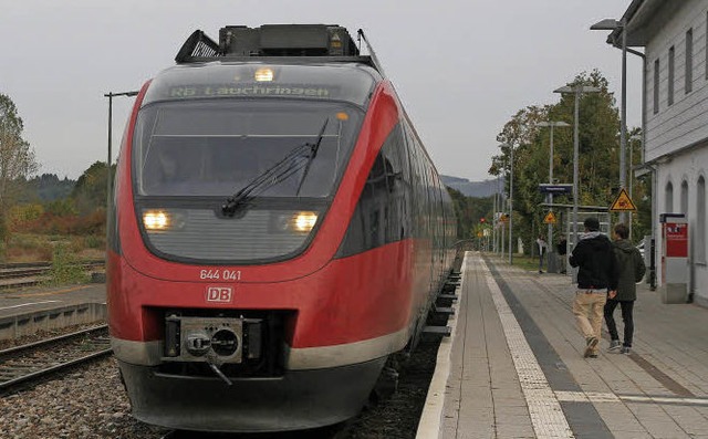 Die Regionalbahn hlt in Oberlauchringen nur auf Gleis 1.    | Foto: Neubert