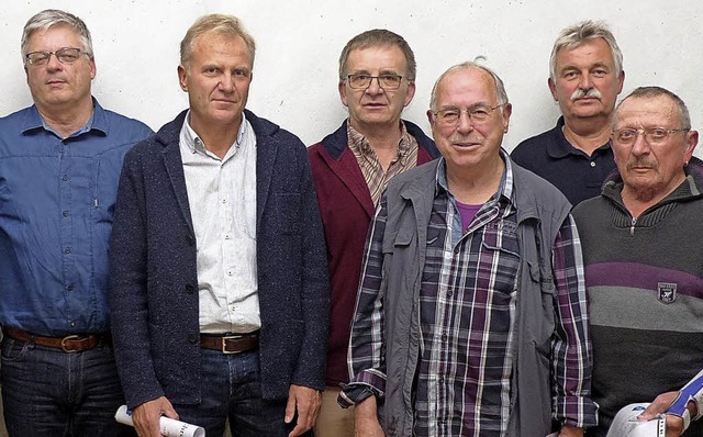 Fr fnf Jahrzehnte Mitgliedschaft bei... Michael Kuwert (2. von rechts) geehrt  | Foto: Verein