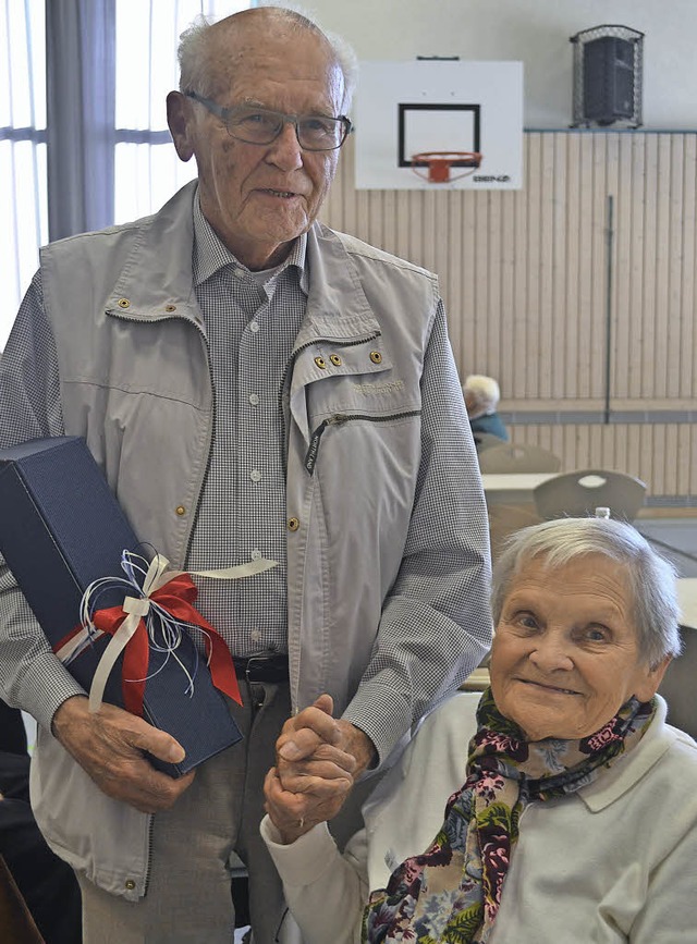 Gnter Stehling (89 Jahre) und Babette...n Teilnehmer des Seniorennachmittags.   | Foto: Liane Schilling
