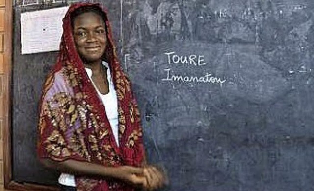 Schule &quot;Mon Devoir&quot; in Togo, hier eine Stipendiatin  | Foto: Jrg Scharpff