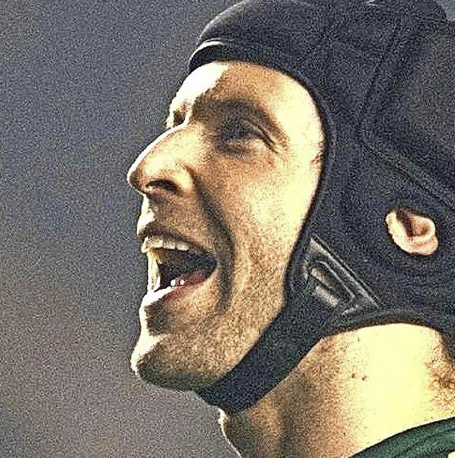 Der Mann mit dem Helm: Arsenal-Keeper Petr Cech   | Foto: AFP