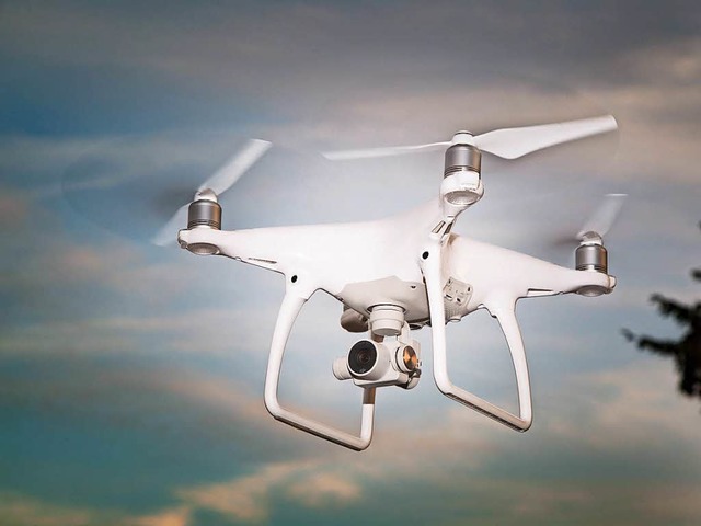 Gefahr im Anflug: Drohnen sind ein Verkaufsschlager.   | Foto: dpa