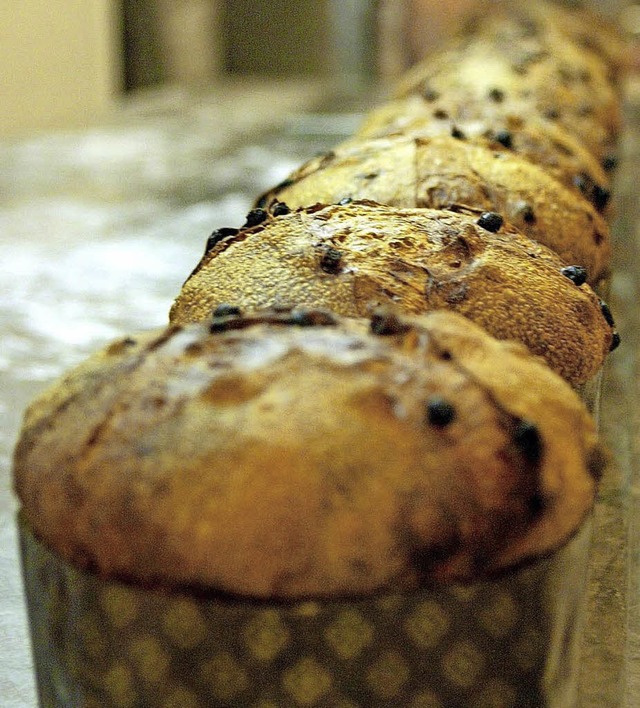 In Reih und Glied steht der Panettone in den Auslagen italienischer Konditoren.   | Foto: Martina Cristofani (dpa)