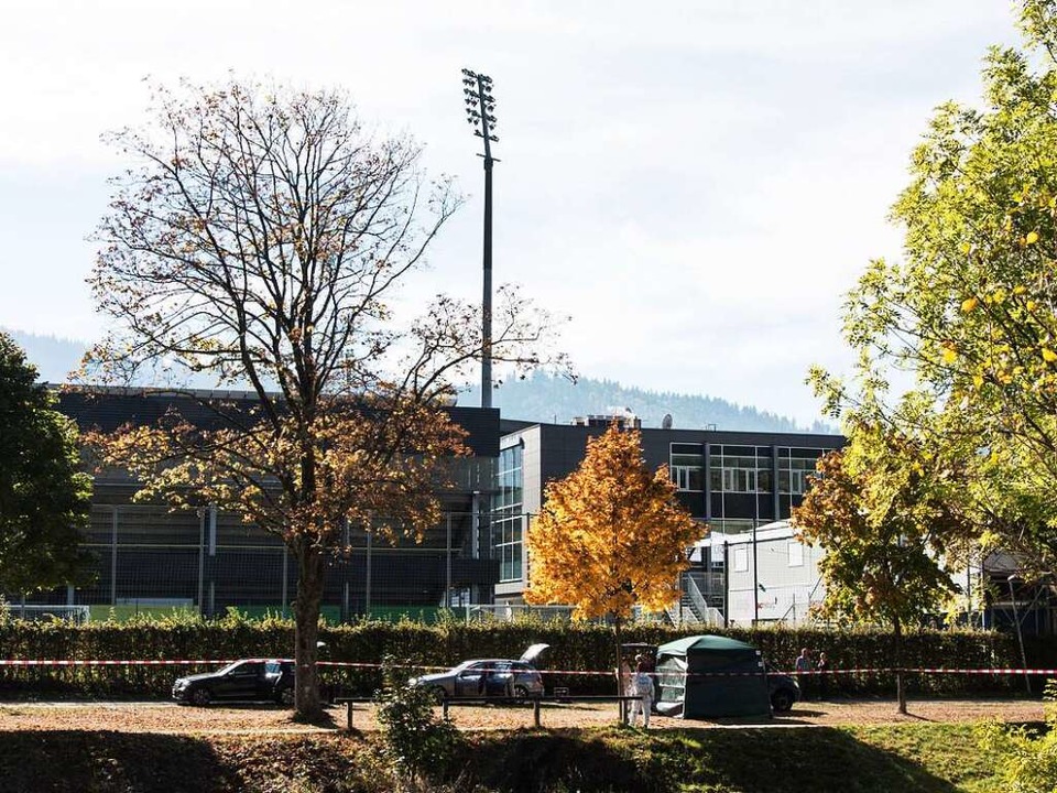 Gettete Studentin in Freiburg: Zwisch...t und Stadion liegen nur wenige Meter.  | Foto: dpa