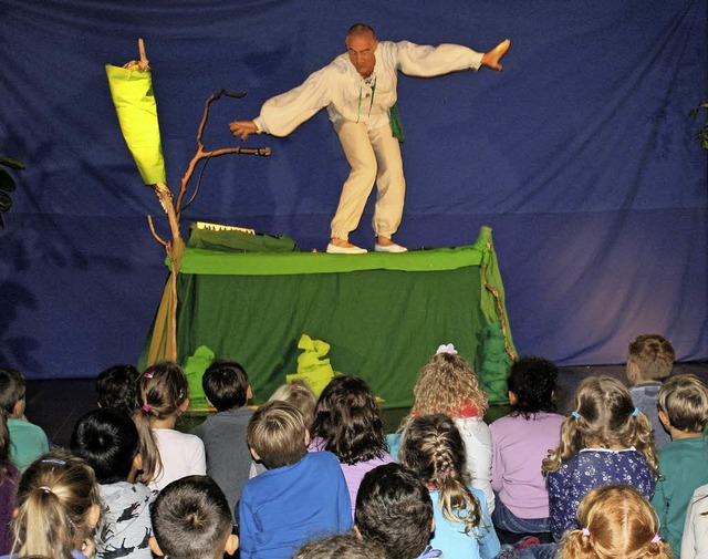 Gebannt beobachteten die Kinder Matthias Strr.   | Foto: Werner Schnabl